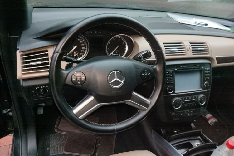 Used Mercedes-Benz R-Class 2011 R 300 L Business Model Steering Wheel