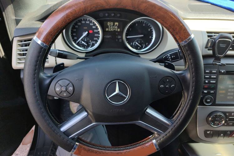 Used Mercedes-Benz R-Class 2011 R 300 L Business Model Steering Wheel