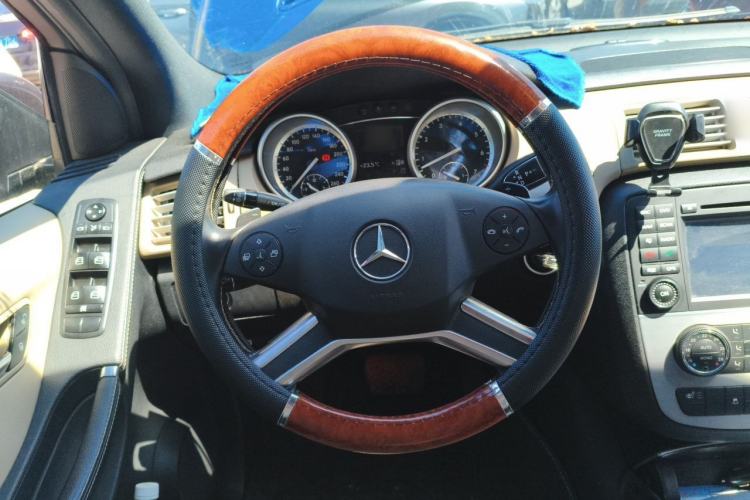 Used Mercedes-Benz R-Class 2011 R 300 L Business Model Steering Wheel