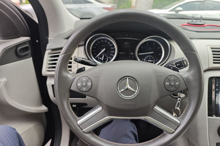 Used Mercedes-Benz R-Class 2011 R 300 L Business Model Steering Wheel