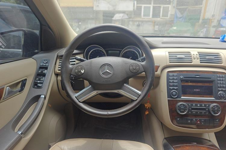 Used Mercedes-Benz R-Class 2011 R 300 L Luxury Model Steering Wheel