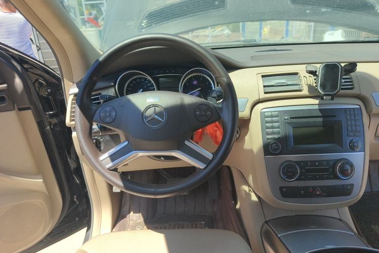 Used Mercedes-Benz R-Class 2011 R 300 L Business Model Steering Wheel