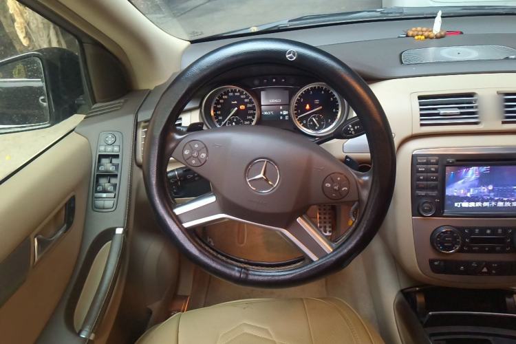 Used Mercedes-Benz R-Class 2011 R 300 L Business Model Steering Wheel