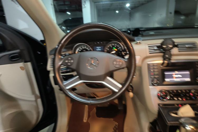 Used Mercedes-Benz R-Class 2011 R 300 L Business Model Steering Wheel