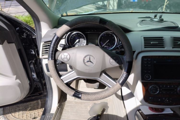 Used Mercedes-Benz R-Class 2011 R 350 L 4MATIC Steering Wheel