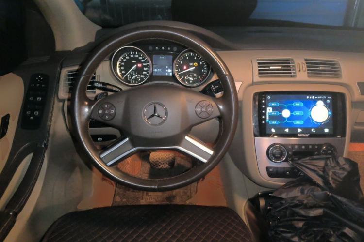 Used Mercedes-Benz R-Class 2011 R 300 L Business Model Steering Wheel