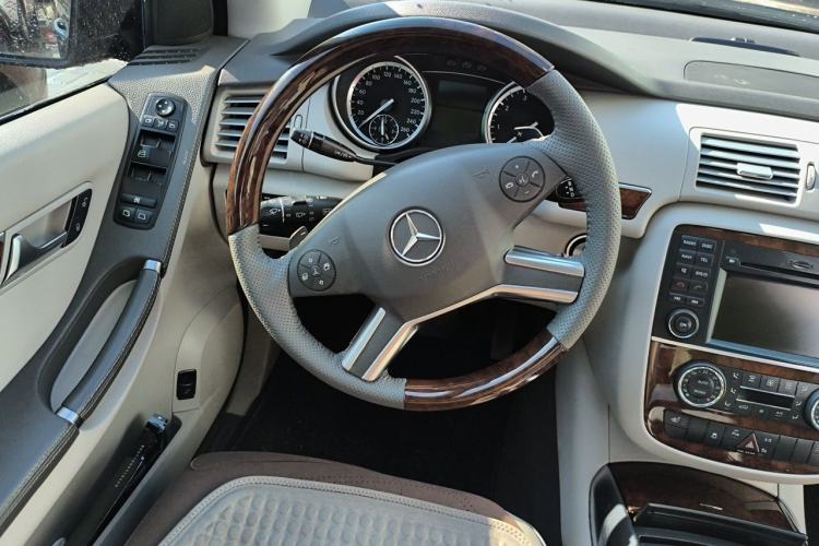 Used Mercedes-Benz R-Class 2011 R 350 L 4MATIC Steering Wheel