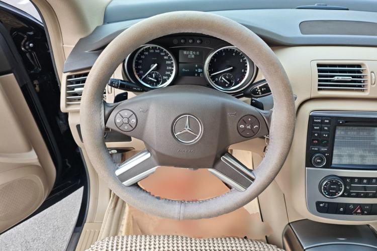 Used Mercedes-Benz R-Class 2011 R 300 L Business Model Steering Wheel