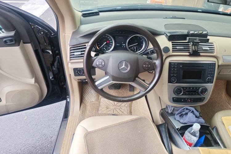 Used Mercedes-Benz R-Class 2011 R 300 L Business Model Steering Wheel