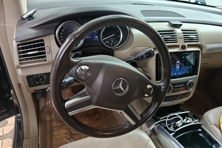 Used Mercedes-Benz R-Class 2011 R 300 L Business Model Steering Wheel