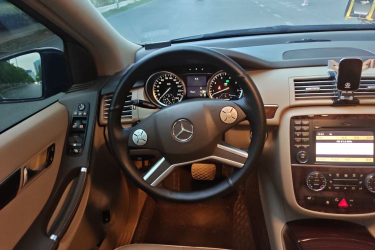 Used Mercedes-Benz R-Class 2011 R 350 L 4MATIC Steering Wheel