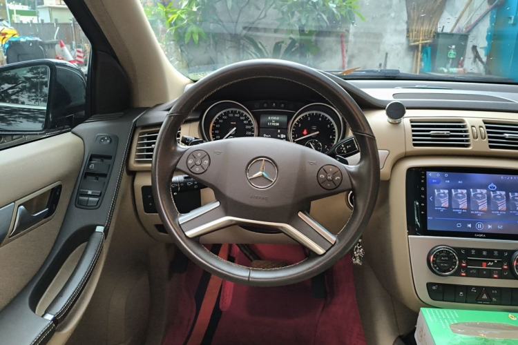 Used Mercedes-Benz R-Class 2011 R 300 L Business Model Steering Wheel