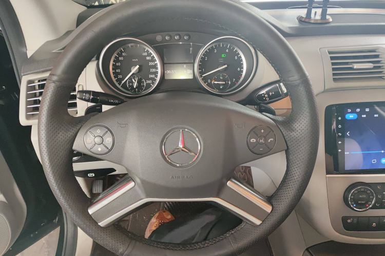 Used Mercedes-Benz R-Class 2011 R 300 L Business Model Steering Wheel