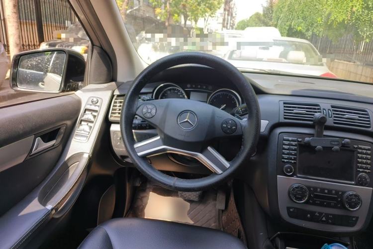Used Mercedes-Benz R-Class 2011 R 300 L Business Model Steering Wheel
