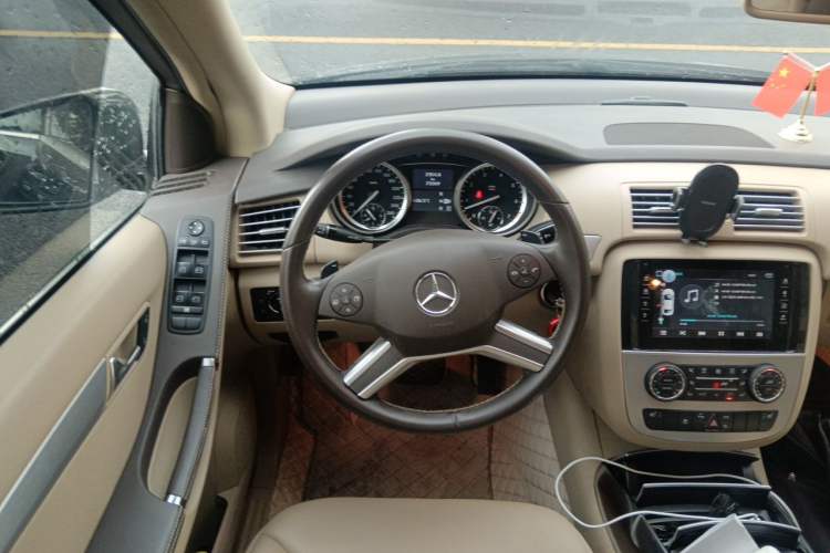 Used Mercedes-Benz R-Class 2011 R 300 L Business Model Steering Wheel
