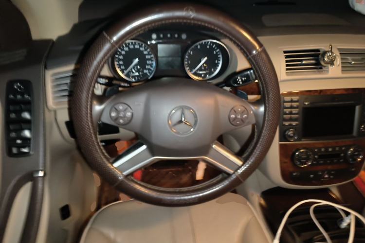 Used Mercedes-Benz R-Class 2011 R 350 L 4MATIC Steering Wheel