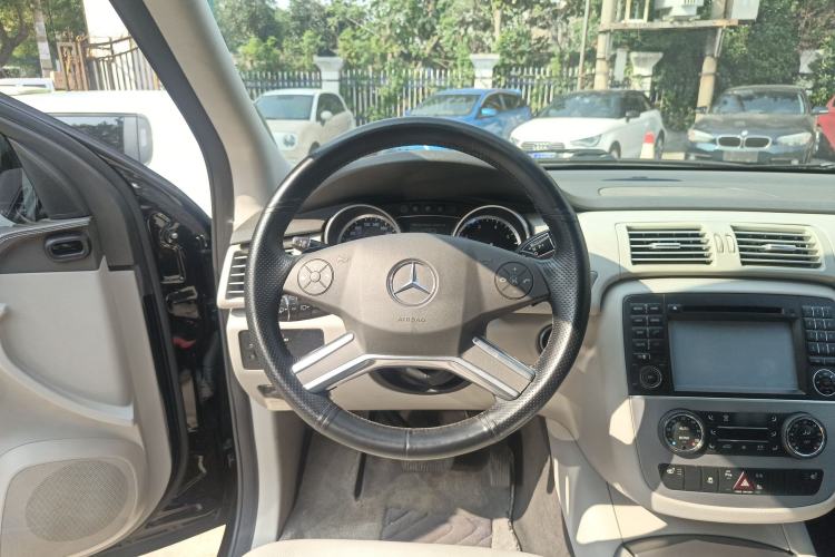 Used Mercedes-Benz R-Class 2011 R 300 L Business Model Steering Wheel