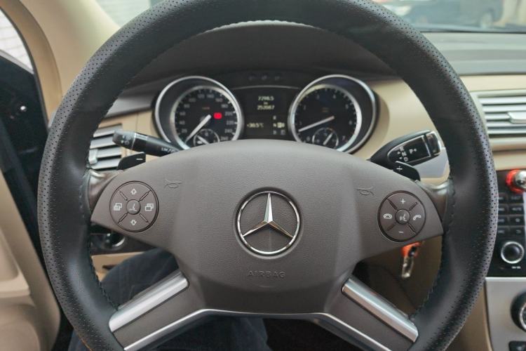 Used Mercedes-Benz R-Class 2011 R 300 L Business Model Steering Wheel