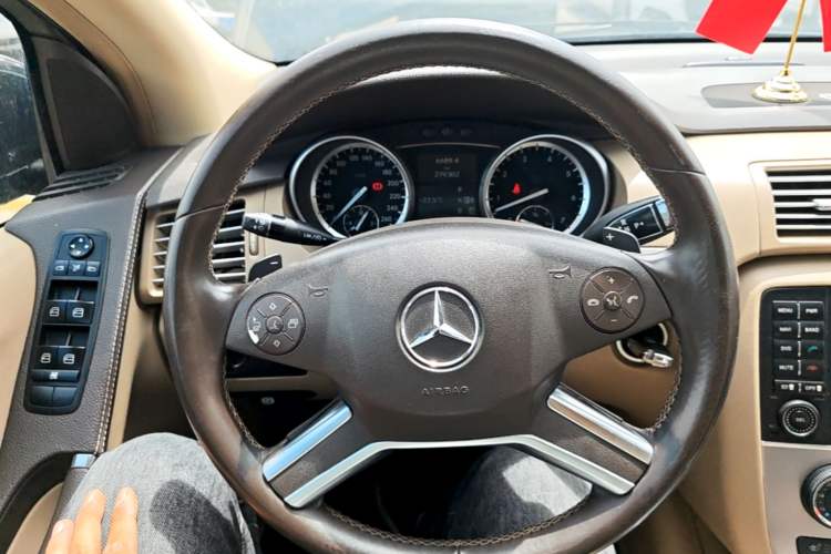 Used Mercedes-Benz R-Class 2011 R 300 L Business Model Steering Wheel