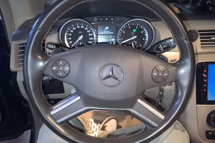 Used Mercedes-Benz R-Class 2011 R 300 L Business Model Steering Wheel