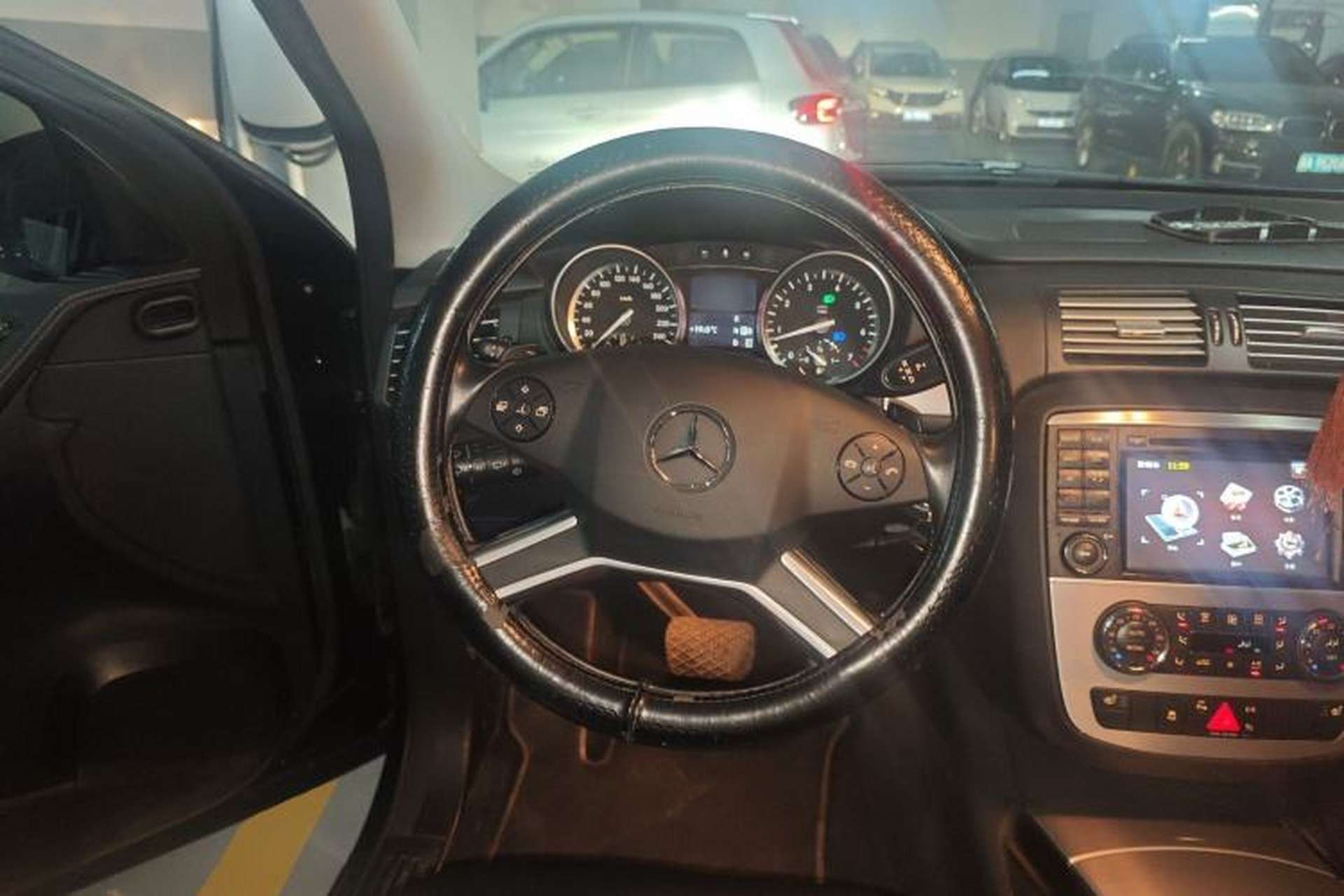 Used Mercedes-Benz R-Class 2011 R 300 L Business Model Steering Wheel