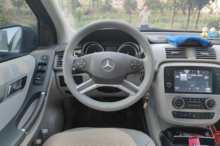 Used Mercedes-Benz R-Class 2011 R 300 L Business Model Steering Wheel