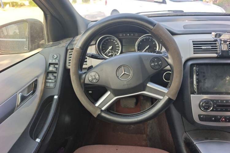 Used Mercedes-Benz R-Class 2011 R 300 L Business Model Steering Wheel