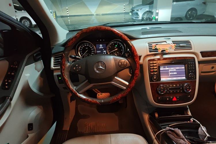 Used Mercedes-Benz R-Class 2011 R 350 L 4MATIC Steering Wheel