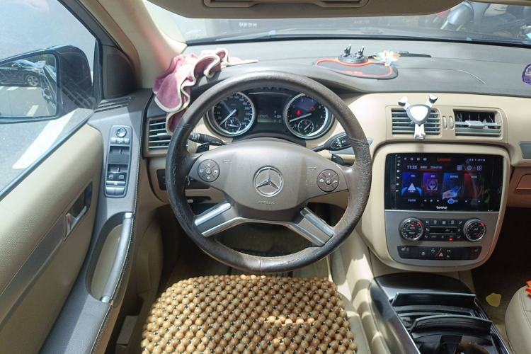 Used Mercedes-Benz R-Class 2011 R 300 L Business Model Steering Wheel