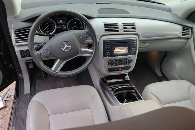 Used Mercedes-Benz R-Class 2011 R 300 L Business Model Steering Wheel