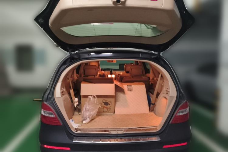Used Mercedes-Benz R-Class 2011 R 350 L 4MATIC Trunk