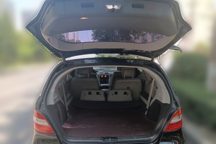 Used Mercedes-Benz R-Class 2011 R 350 L 4MATIC Trunk