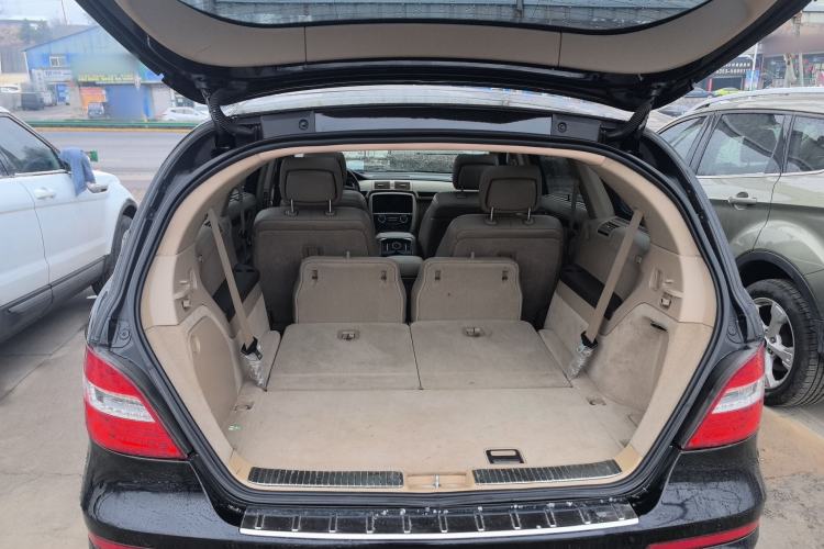 Used Mercedes-Benz R-Class 2011 R 350 L 4MATIC Trunk