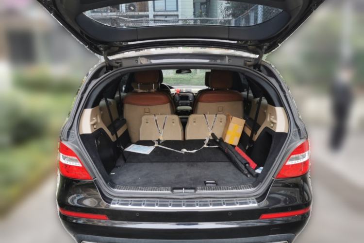 Used Mercedes-Benz R-Class 2011 R 350 L 4MATIC Trunk