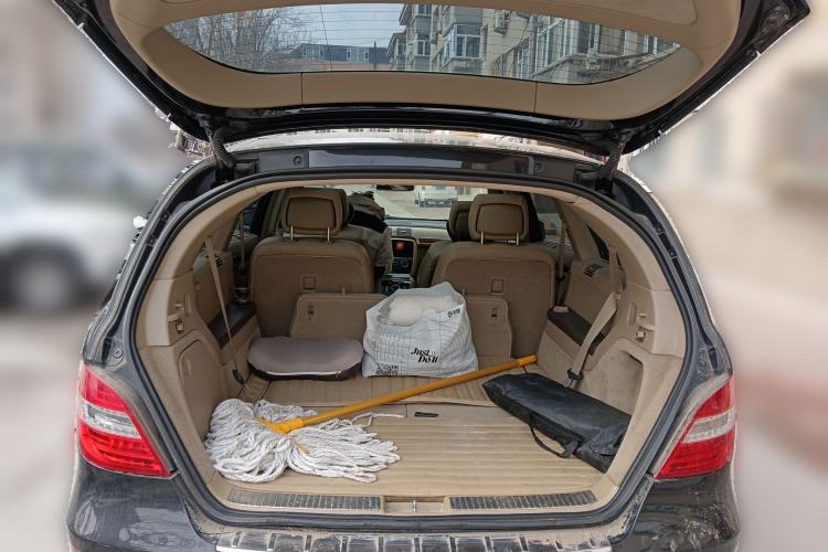 Used Mercedes-Benz R-Class 2011 R 350 L 4MATIC Trunk