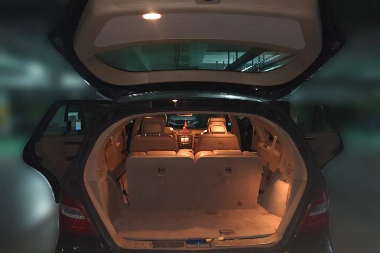 Used Mercedes-Benz R-Class 2011 R 350 L 4MATIC Trunk