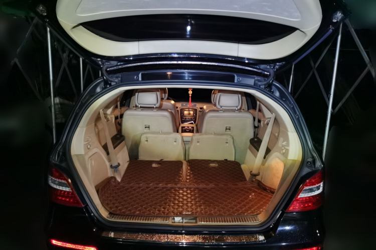 Used Mercedes-Benz R-Class 2011 R 350 L 4MATIC Trunk