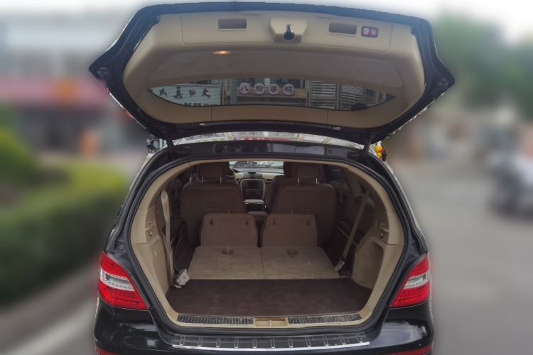 Used Mercedes-Benz R-Class 2011 R 350 L 4MATIC Trunk