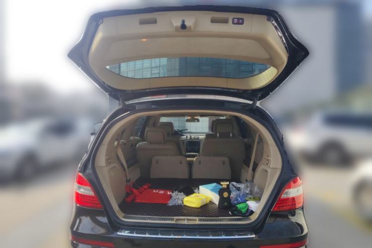 Used Mercedes-Benz R-Class 2011 R 350 L 4MATIC Trunk