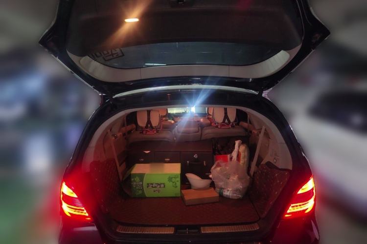 Used Mercedes-Benz R-Class 2011 R 350 L 4MATIC Trunk
