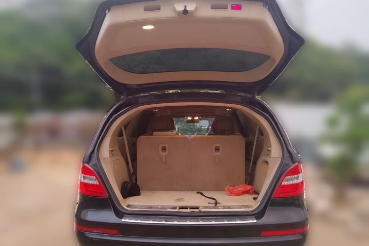 Used Mercedes-Benz R-Class 2011 R 350 L 4MATIC Trunk