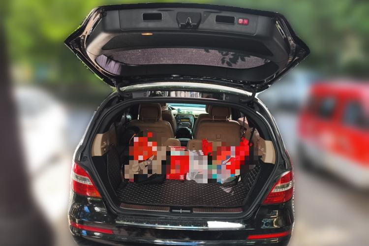 Used Mercedes-Benz R-Class 2011 R 350 L 4MATIC Trunk