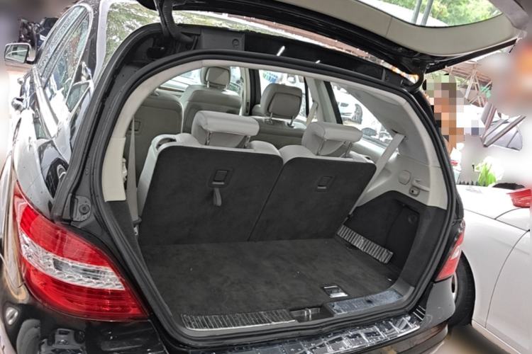 Used Mercedes-Benz R-Class 2011 R 350 L 4MATIC Trunk