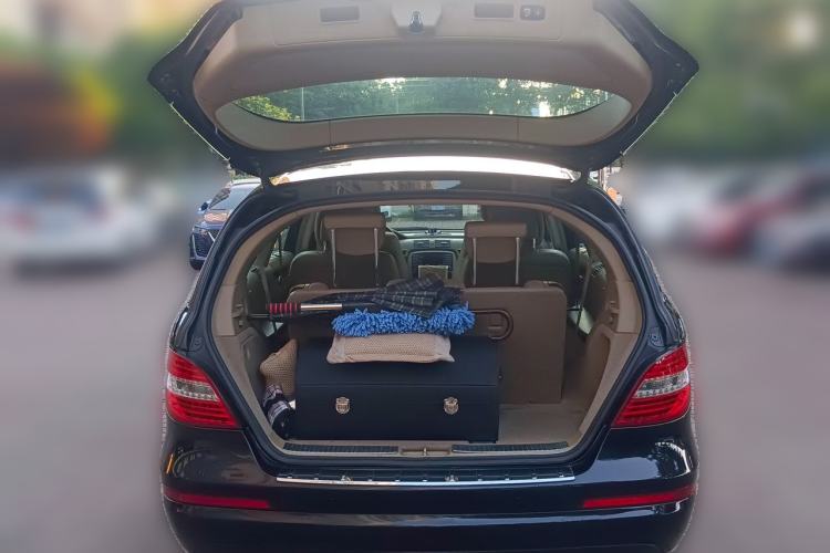 Used Mercedes-Benz R-Class 2011 R 350 L 4MATIC Trunk