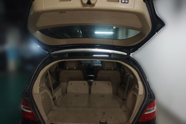 Used Mercedes-Benz R-Class 2011 R 350 L 4MATIC Trunk