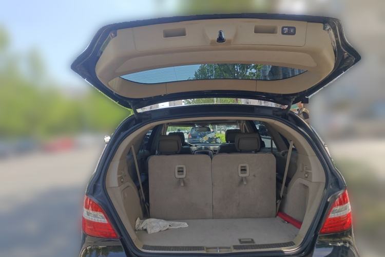 Used Mercedes-Benz R-Class 2011 R 350 L 4MATIC Trunk