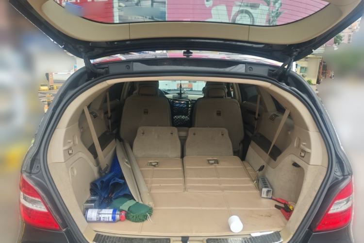 Used Mercedes-Benz R-Class 2011 R 350 L 4MATIC Trunk