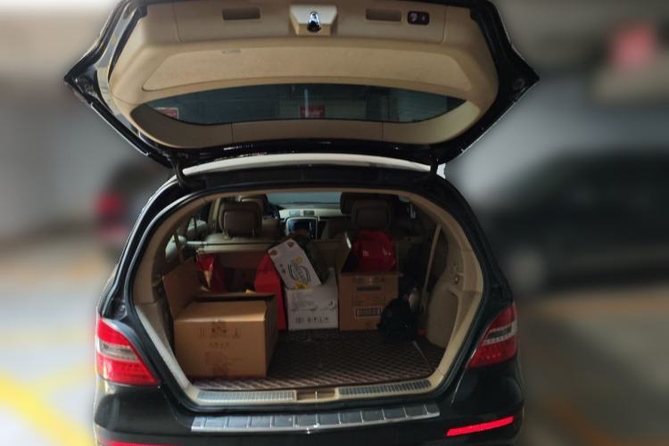 Used Mercedes-Benz R-Class 2011 R 350 L 4MATIC Trunk