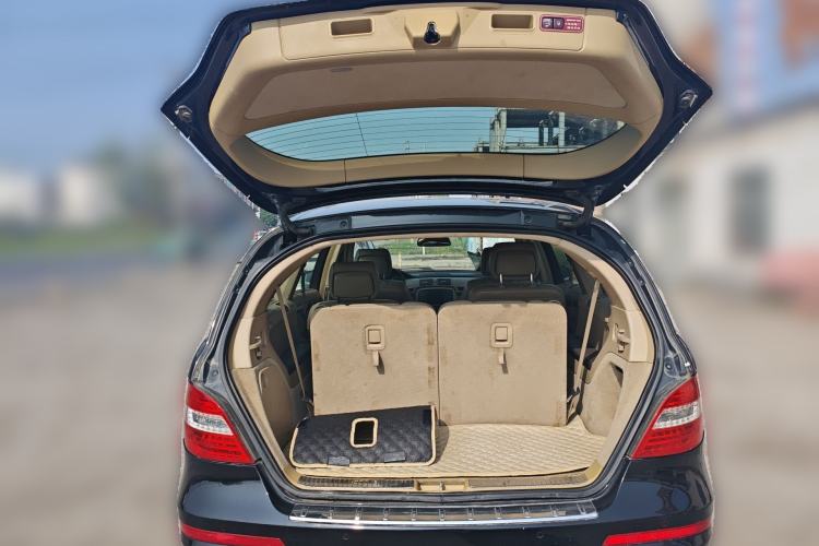Used Mercedes-Benz R-Class 2011 R 350 L 4MATIC Trunk