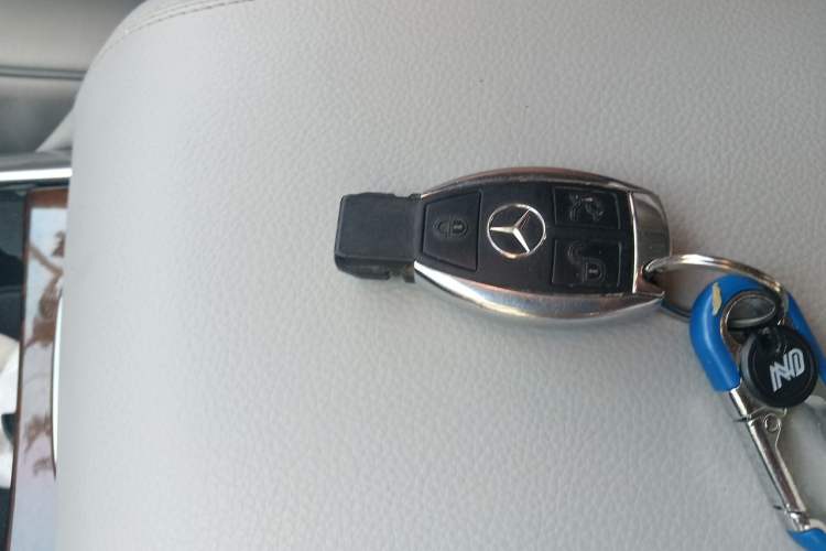 Used Mercedes-Benz R-Class 2011 R 350 L 4MATIC Vehicle Key